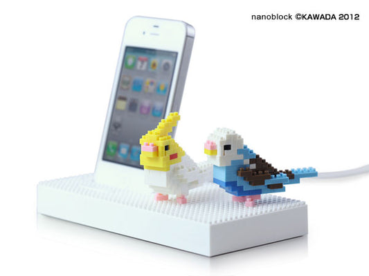 ナノブロックを装着して自分だけのDockが作れる、iPhone/iPod用ユニバーサルDock「essential TPE nanoblock Universal Dock」を発売