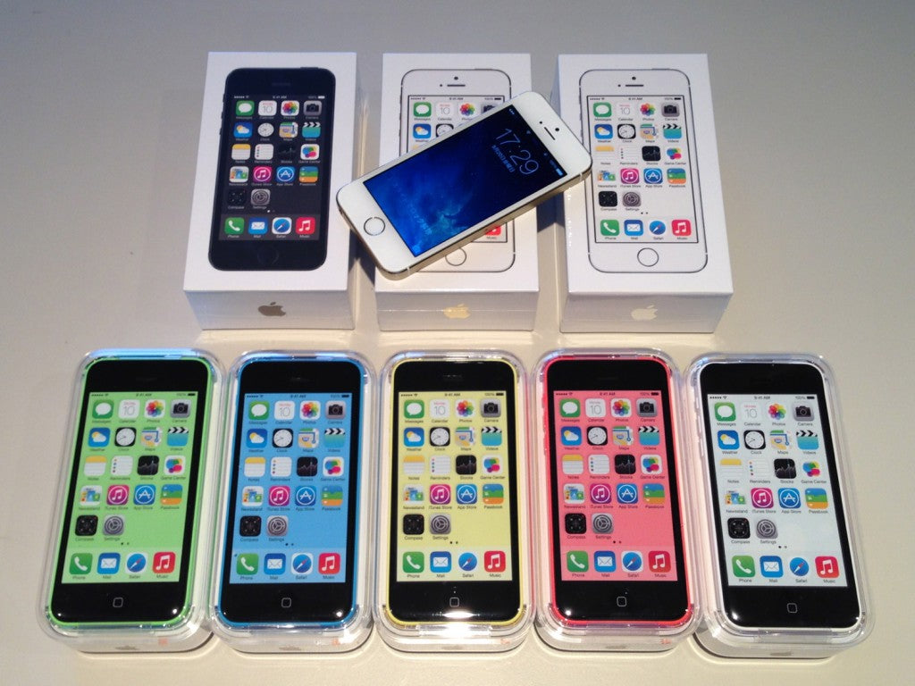 スタッフ用 iPhone 5s と iPhone 5c が全色勢ぞろい！アクセサリも