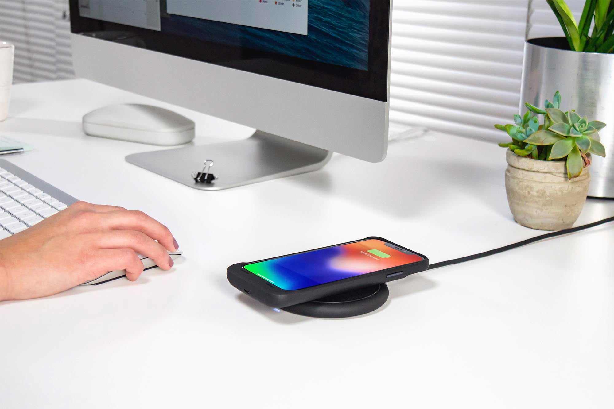 ワイヤレス充電搭載のバッテリー内蔵iPhoneケース「mophie juice
