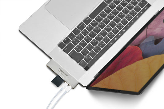 最大40Gbpsの高速通信と最大5Kまでのディスプレイ出力に対応したTUNEWEAR ALMIGHTY DOCK TB1