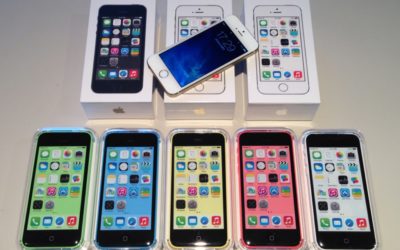 スタッフ用 iPhone 5s と iPhone 5c が全色勢ぞろい！アクセサリも勢ぞろい！